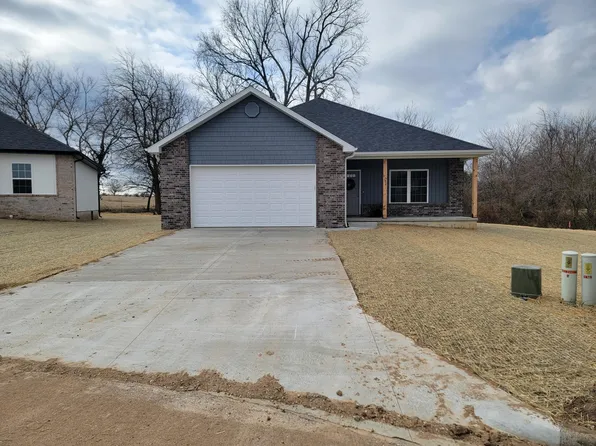 280 W Erin Circle, Bolivar, MO 65613
