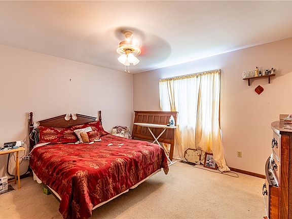5th image of 2099 Barding Ave