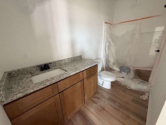 4th image of 844-1 Ridgewood Dr