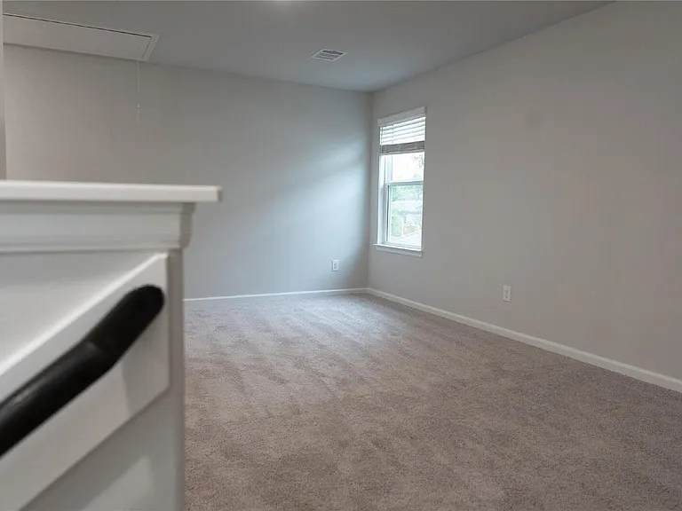 64 Valiant Ridge Trl — Photo 31