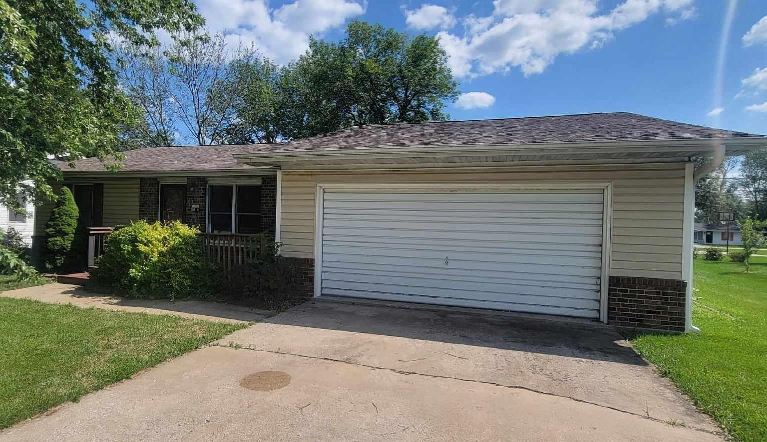 1014 E Lakeview St, Centralia, MO 65240 MLS 415350 Zillow