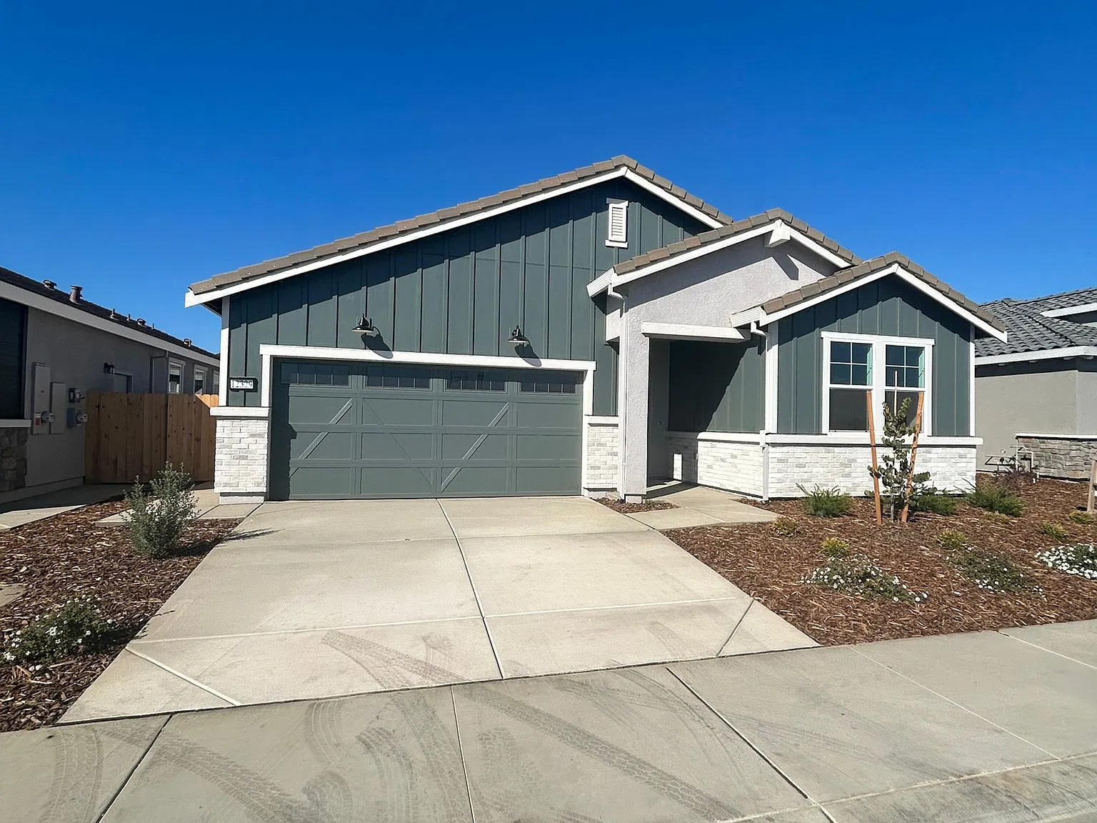 4 bed, 2.5 bath, 2095 sqft, $3,550 — Photo 1
