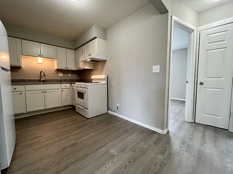 401-433 Donald Dr — Photo 11