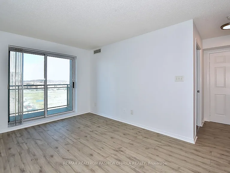 39 Oneida Cres #610 — Photo 14