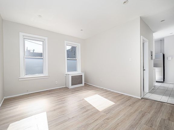 5th image of 206 Jewett Ave APT 5