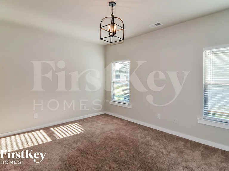 135 Avalon Way — Photo 5
