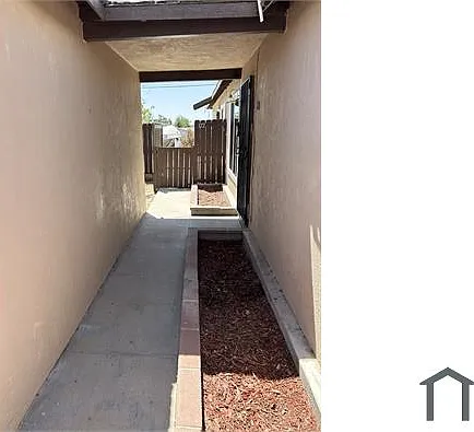 320 Mary Anne Ave — Photo 4
