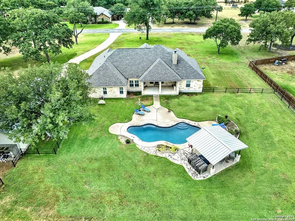 108 DIAMOND VIEW DR, La Vernia, TX 78121