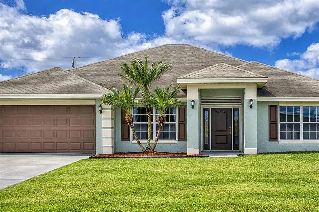 3 bed, 2475 sqft, $3,200 — Photo 1