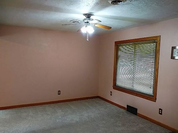 4th image of 429 Superior Ave