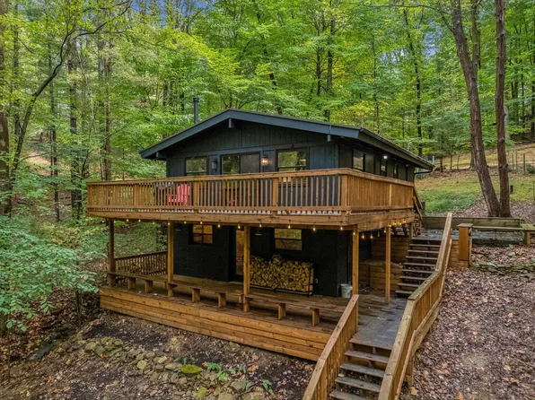 141 Hide A Way Hills Ln, Sugar Grove, OH 43155
