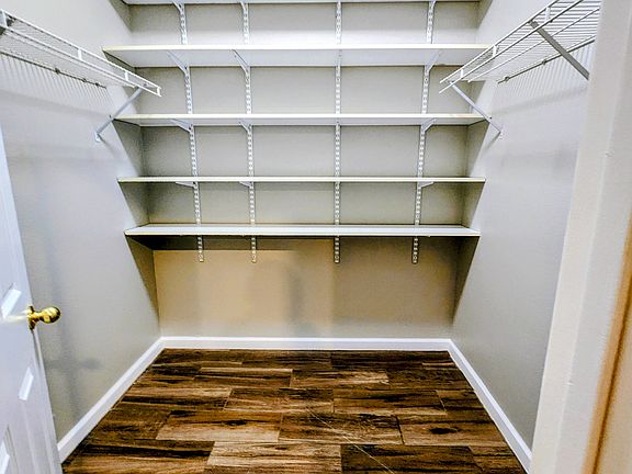 4th image of 901 Thoroughbred Ln #1