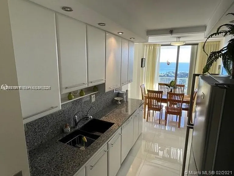 19707 Turnberry Way #23F — Photo 13