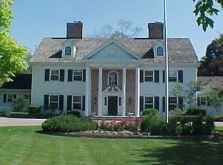 2040 W Wiesbrook Rd, Wheaton, IL 60189