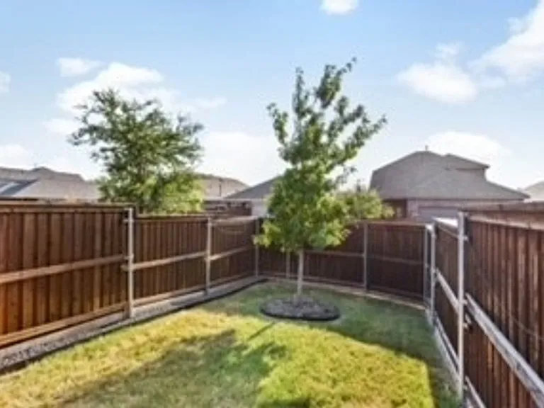 1420 Alamandine Ave — Photo 15