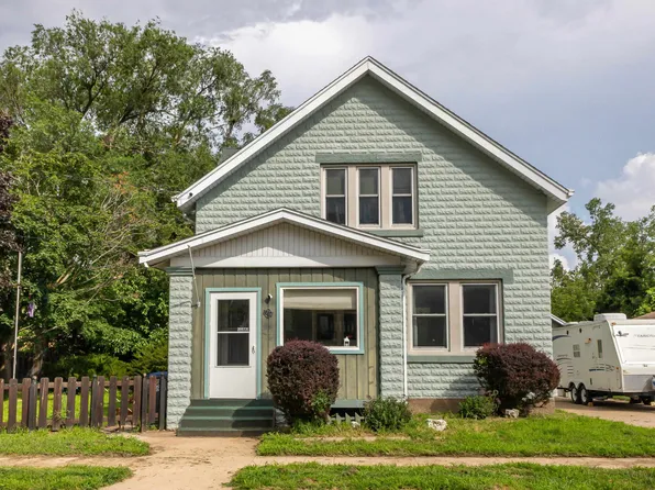 1114 Garfield Ave, Dubuque, IA 52001