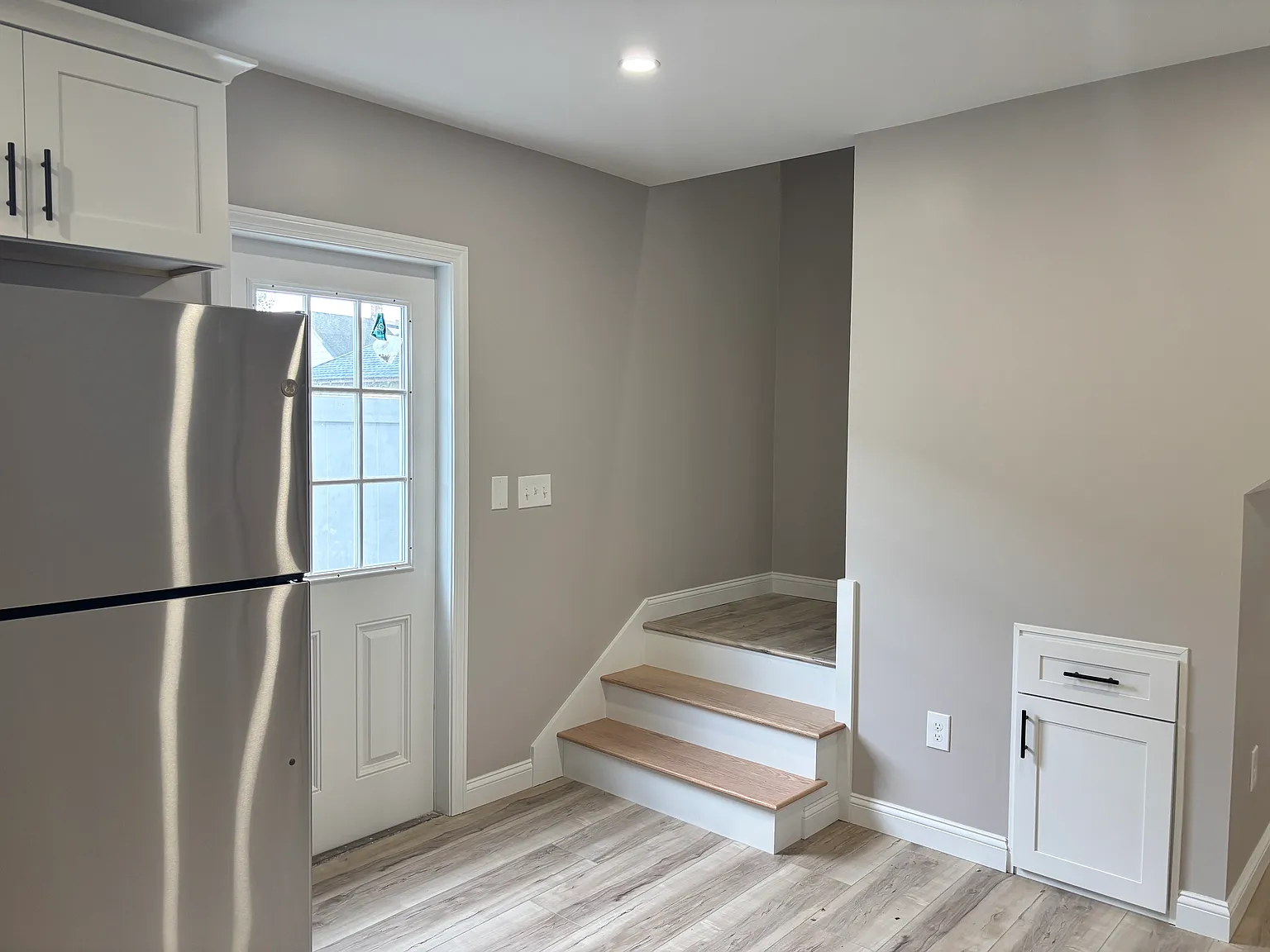 2 bed, 900 sqft, $2,300 — Photo 2