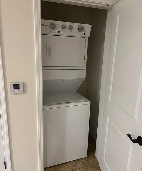 806 Oak St #10-1 — Photo 9