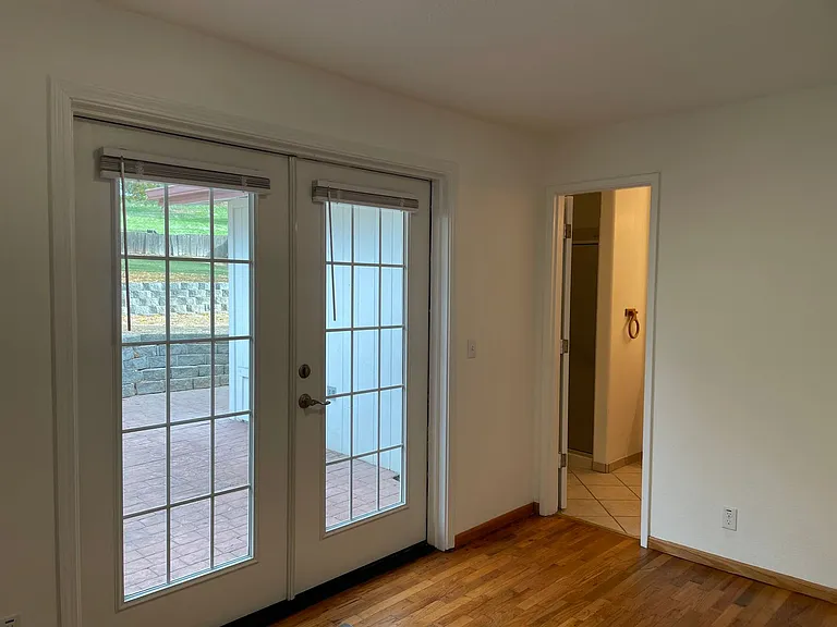 517 Eastwood Dr — Photo 12