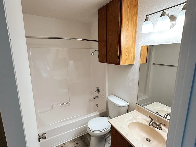 Parkview Apartments — Photo 10