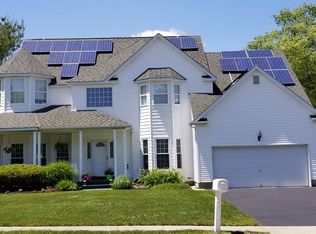 2 Somerset Dr, Holbrook, NY 11741