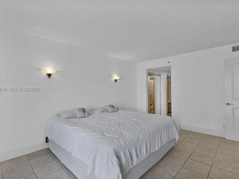 2625 Collins Ave #702 — Photo 13