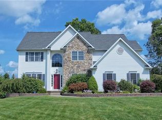 1355 Timber Ridge Dr, Macedonia, OH 44056