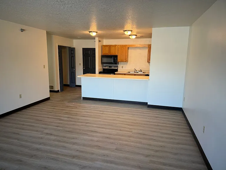 Pointe West Apartments — Photo 37