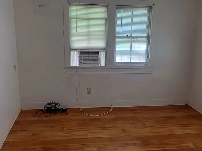 604 E Jefferson St — Photo 9