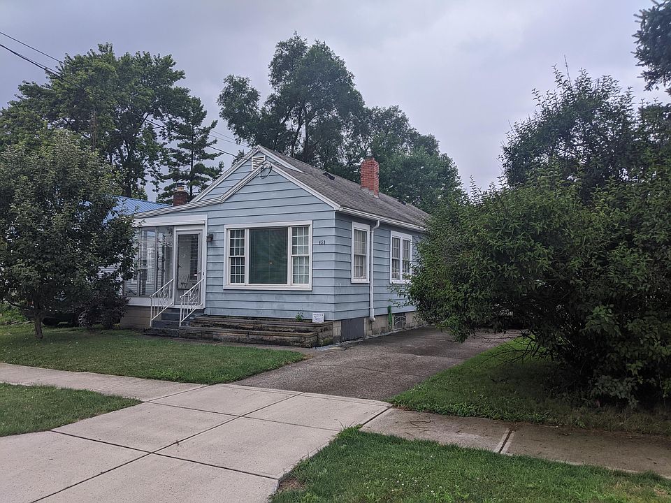 1st image of 459 Oak St