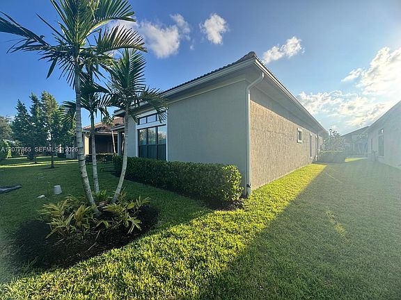 3rd image of 9296 Porto Way