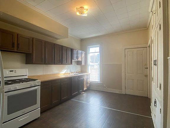 3rd image of 118 S 6th St #120