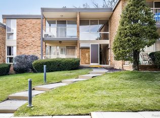 4049 W Maple Rd APT A205, Bloomfield Hills, MI