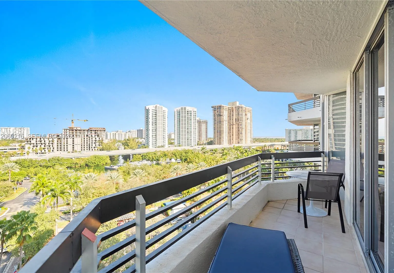 Mystic Pointe Condo No On — Photo 3