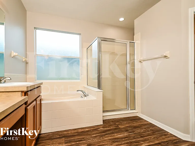 8907 Sandy Plains Dr — Photo 8