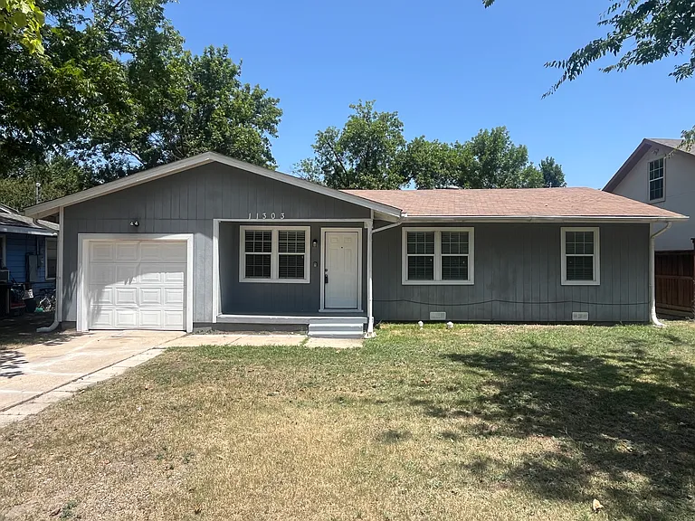 11303 Trail Ln — Photo 3