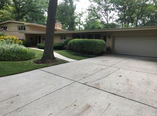 565 Timber Ln, Lake Forest, IL 60045