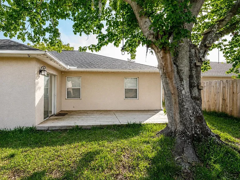 405 Island View Cir — Photo 8