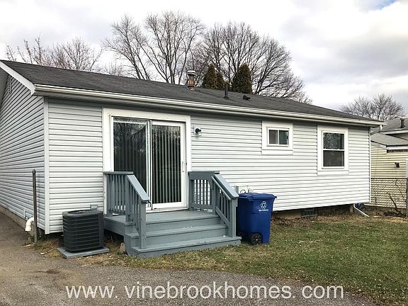 3rd image of 2455 Queenswood Dr