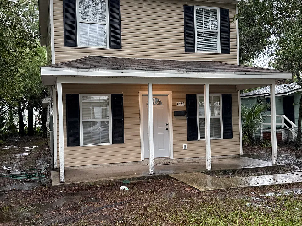 1531 Van Buren St