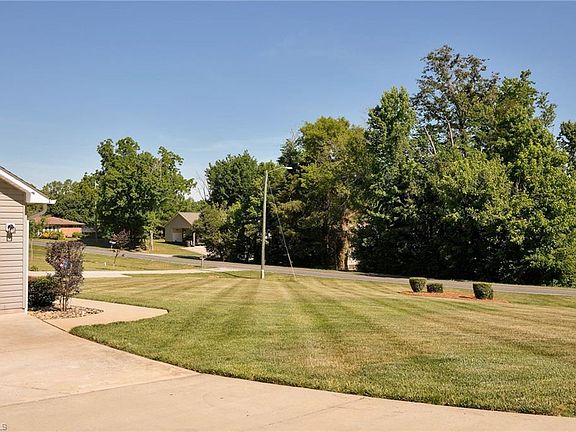 4th image of 535 Evergreen Trl