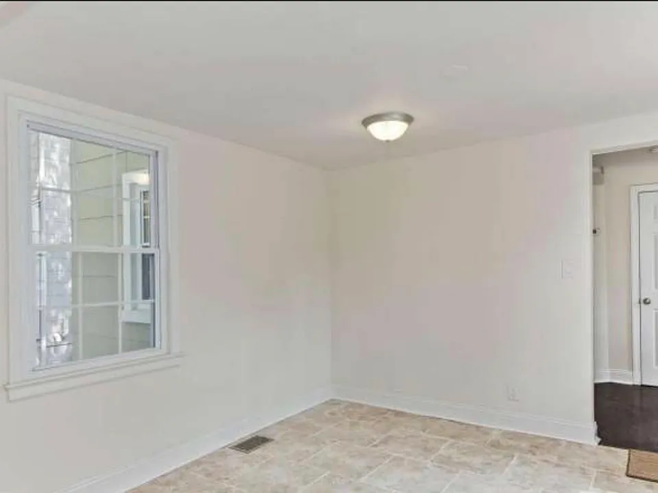 706 Montgomery St #4