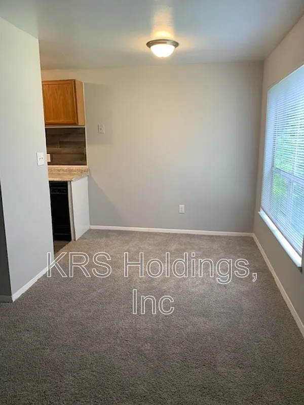 Building Photo - 1213 Nelson St #C