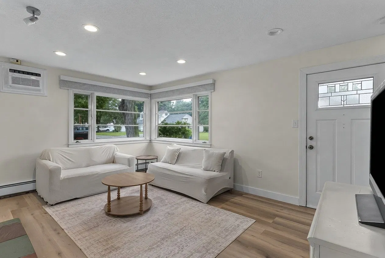 3 Bed 1 Bath single family house for rent — Photo 3