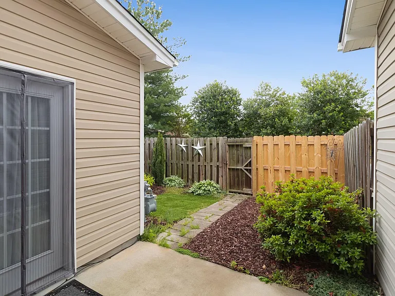 1756 Olivers Crossing Cir — Photo 25