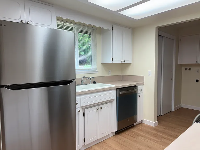 1610 Susan Ct SE #A — Photo 2