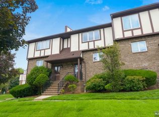 10 Canterbury Ln, New Milford, NJ 07646