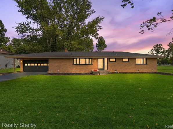 945 Sylvanwood Dr, Troy, MI 48085