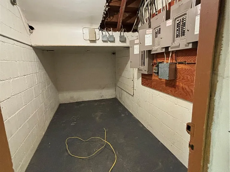4825 Butler St — Photo 11