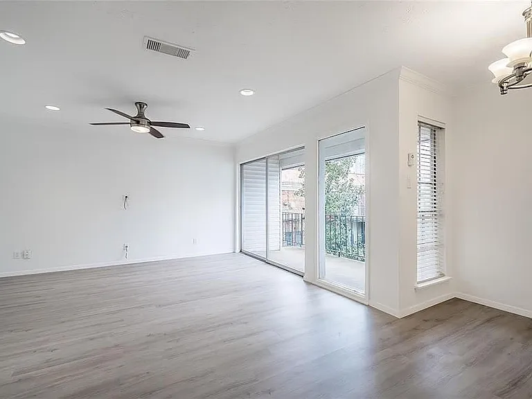 3400 Timmons Ln #32 — Photo 3